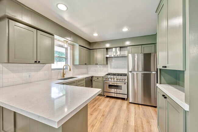 Photo - 8919 Railton St