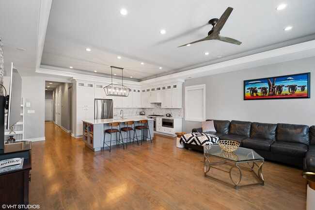Photo - 441 E Oakwood Blvd