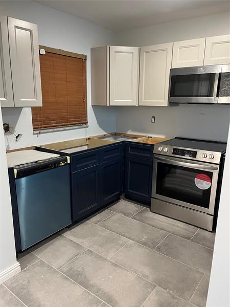 Building Photo - 9440 Live Oak Pl Unit 9440