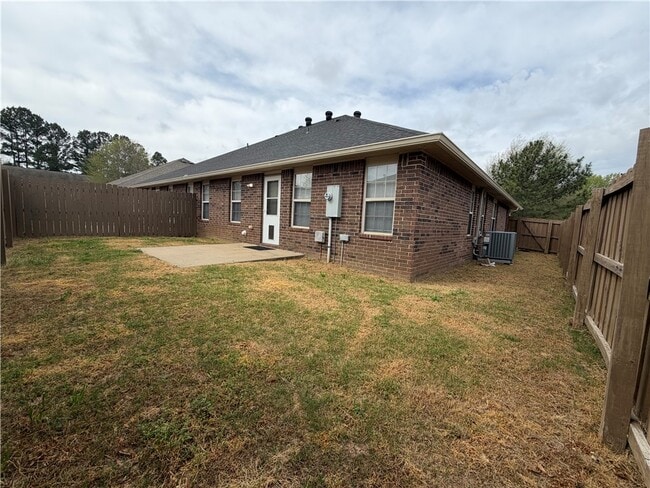 1584 Willowbrook Dr