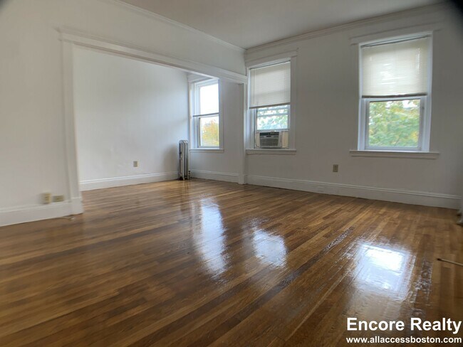 Building Photo - 195 Park Dr