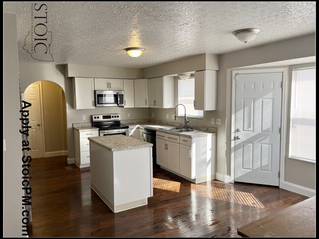 Photo - 3300 Retriever Rd