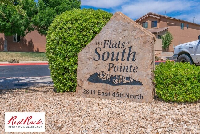Building Photo - DOG-FRIENDLY 4 Bedroom Townhome with INTER...