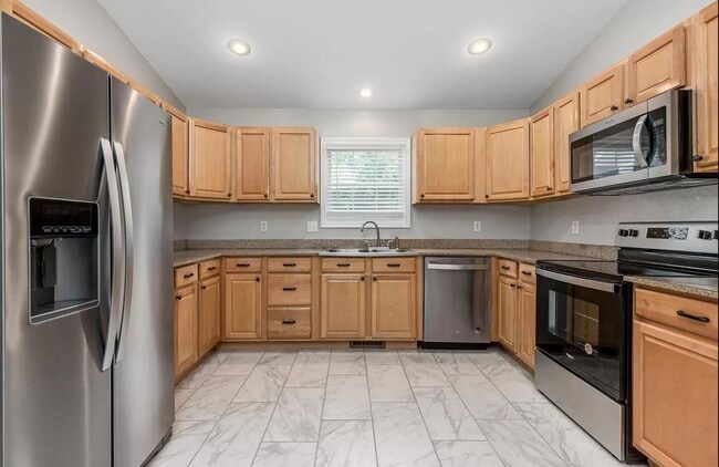 Photo - 5 Bedroom Home Located in Waynesville, MO!