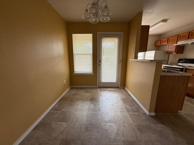 Photo - 403 Creek St Unidad D