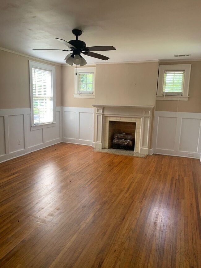 Building Photo - Beautiful Cloverdale Home