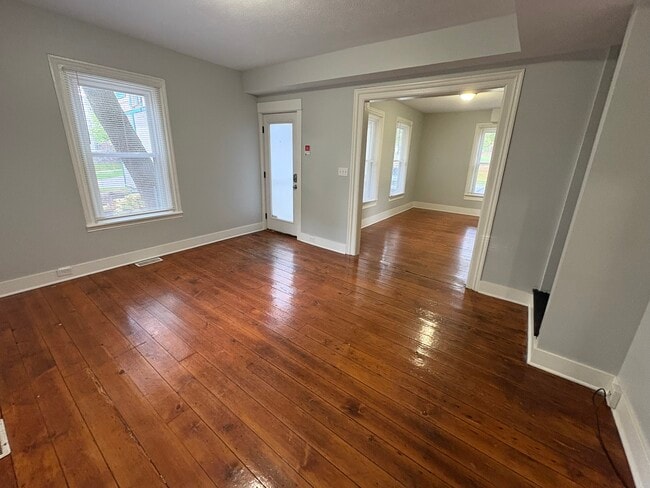 Photo - 704 Coit Ave NE