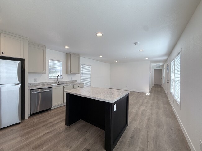 Photo - 2060 N Center St