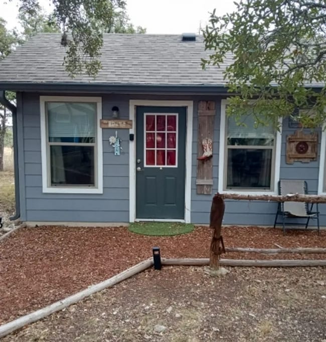 Building Photo - FOR LEASE!! Rental