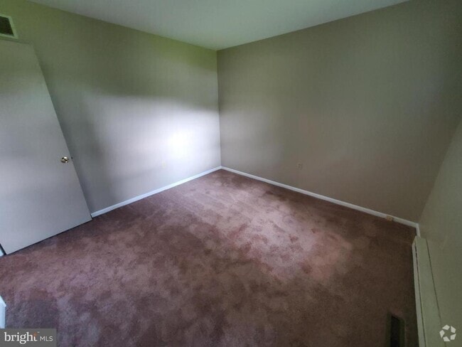 Building Photo - 570 Guldin Rd Rental