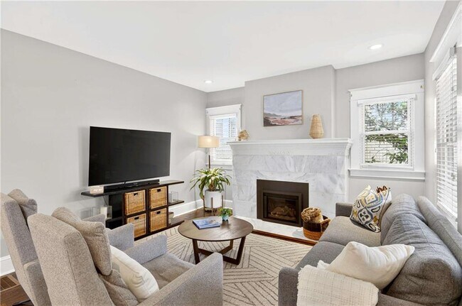 Photo - 865 Monroe Cir NE