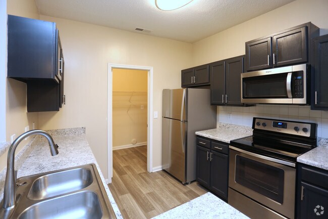 2BR,2BA-The Chatham