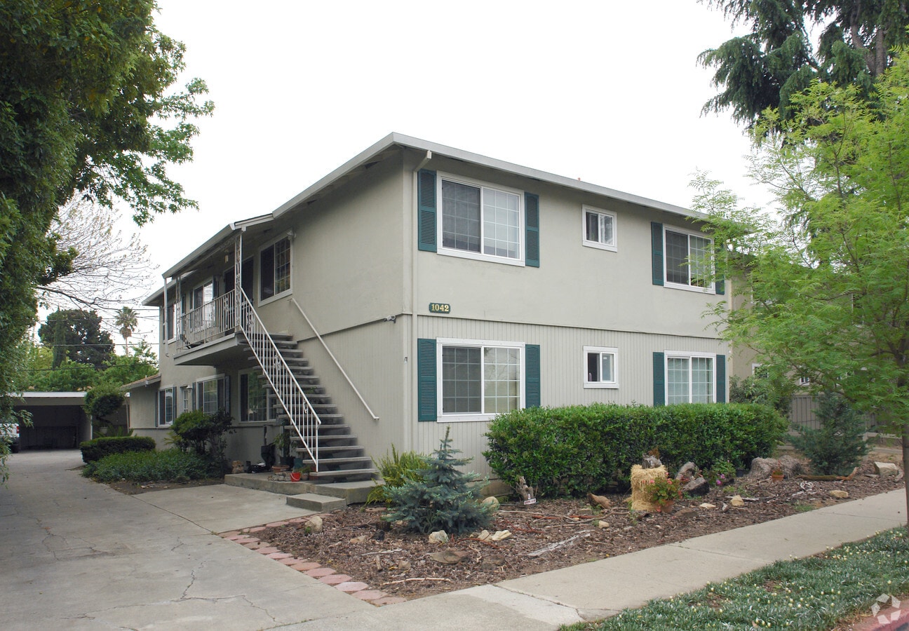 1042 West Hamilton Avenue - 1042 West Hamilton Avenue