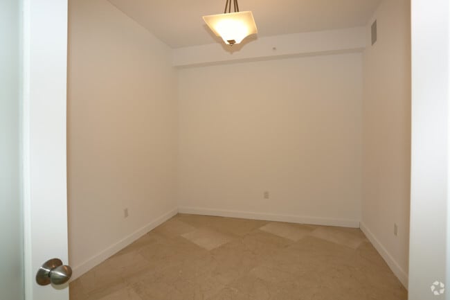 1BR1BA Office