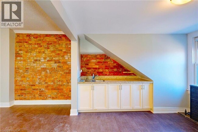 Photo - 477 King St E Unit 8