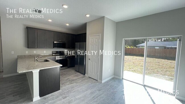 Photo - 1138 Kareena St NW