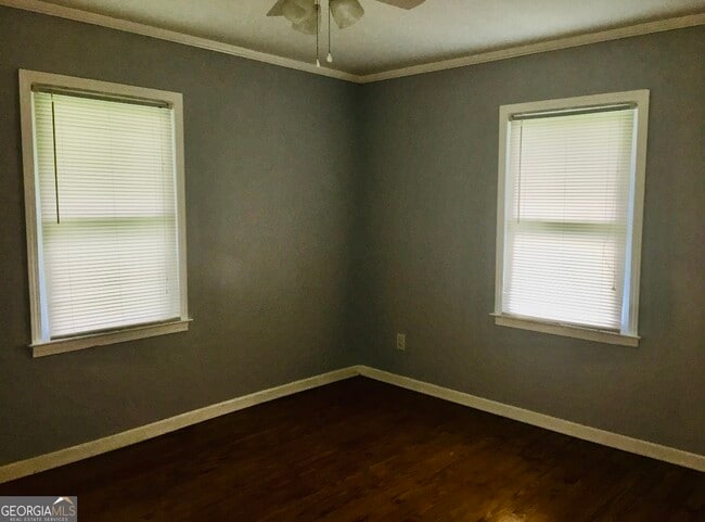 Photo - 1085 Railroad St NW