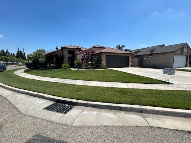Building Photo - Beautiful 3 Bedroom 2 Bathroom in Farmersville!!