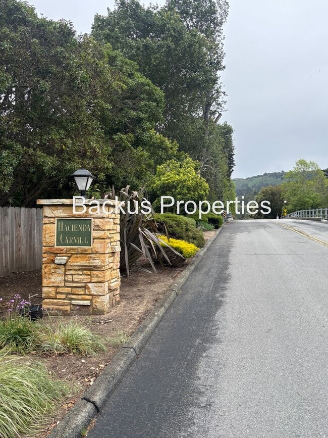Building Photo - Wonderful studio in Hacienda Carmel