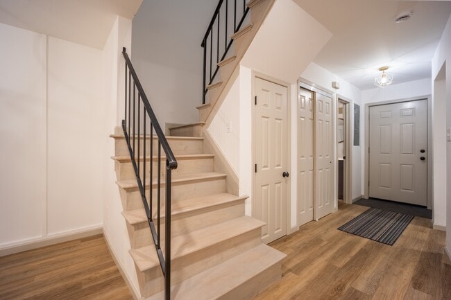 Photo - 404 Chelsea Cv S