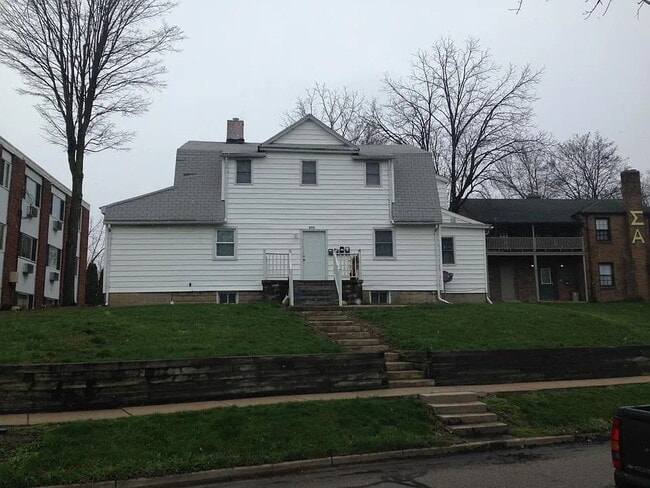 Photo - 340 Oakhill Ave