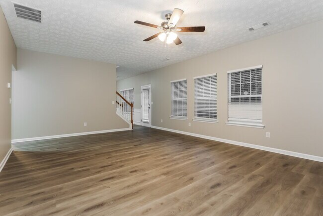 Photo - 204 Sandstone Dr