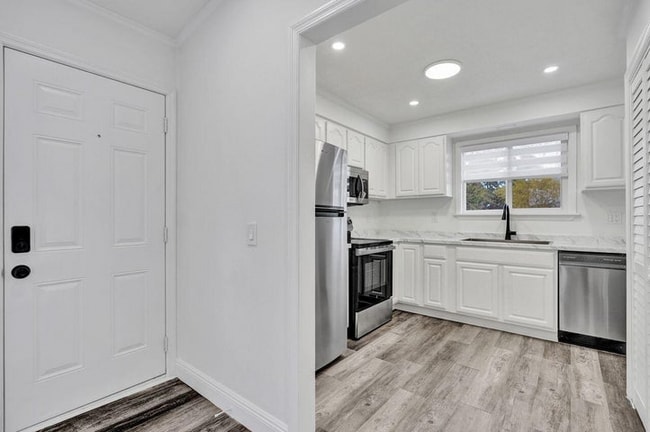 Photo - 229 SW 1st Ave