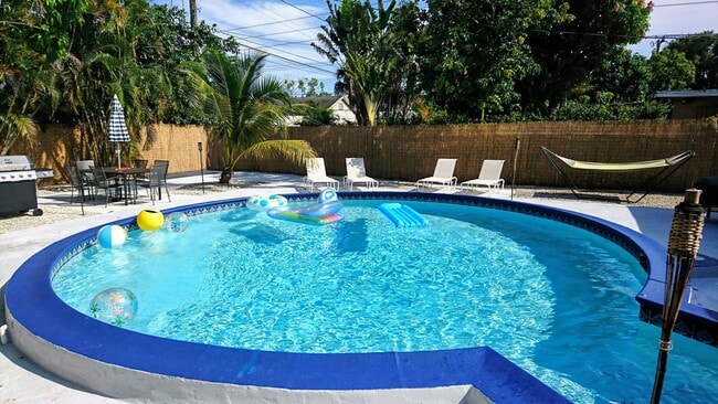 Building Photo - 1208 NW 1st Ave