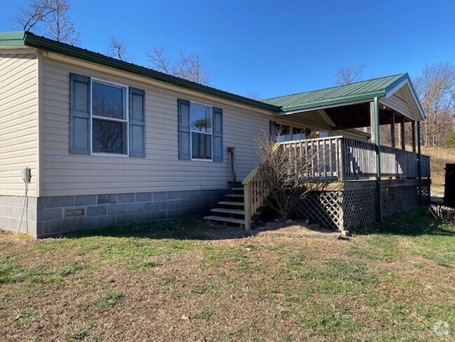 Building Photo - COUNTRY LIVING! 3 BEDROOM 2 BATH IN SENECA... Rental