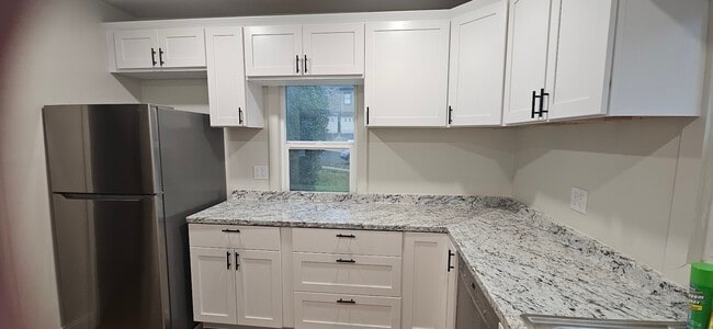 Building Photo - 710 S McClelland St