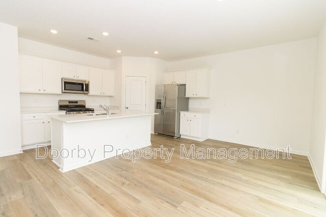 Photo - 105 Saddlebred Wy