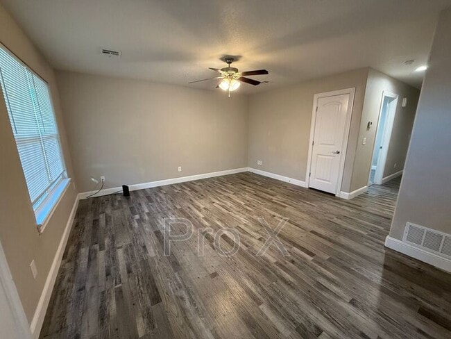 Photo - 1414 E 6th St