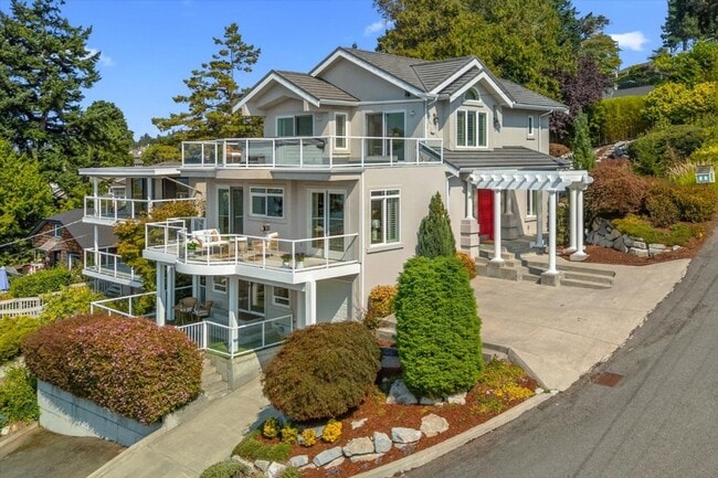 Photo - 5Bd/3.5Ba Shoreline House