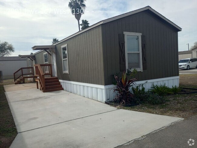 Building Photo - 3 bed 2 bath available! Rental