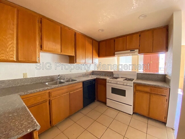 Photo - 10318 Commerce Ave