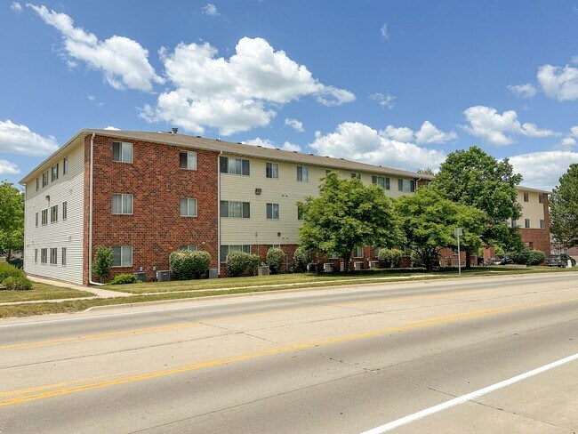 225 Hyland