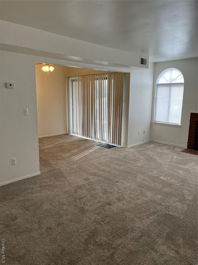 Photo - 204 Pine Hollow Way