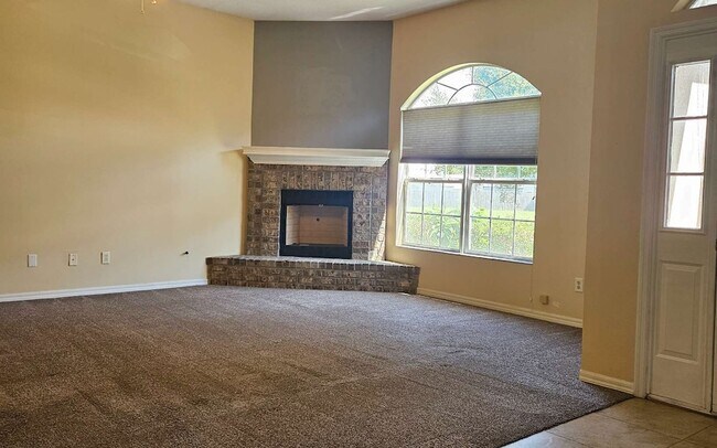 885 SW Jaguar Dr