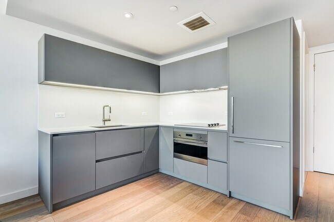 Photo - 630 Lorimer St