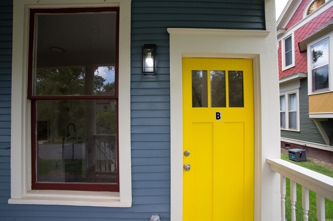 Photo - 1704 S Park St