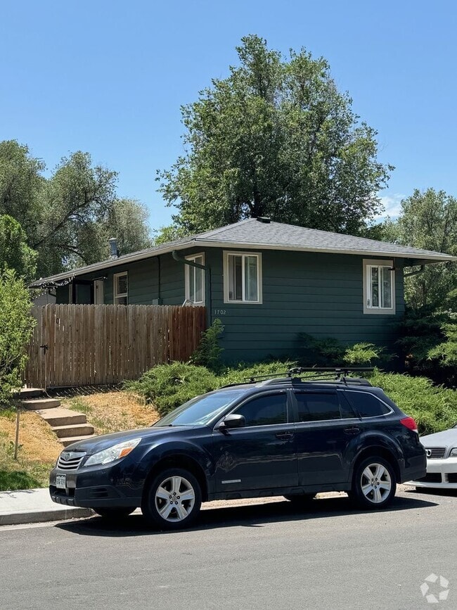 Building Photo - Updated 2 bedroom duplex in central Fort C... Rental