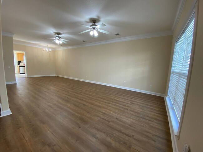 Photo - 502 Bradwell St