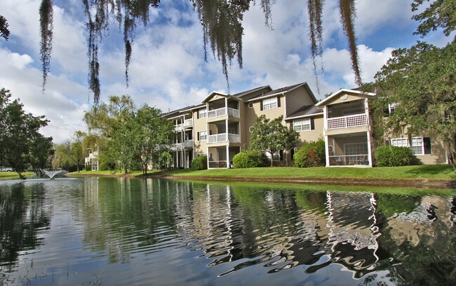 Photo - Lake Crossing Apartments