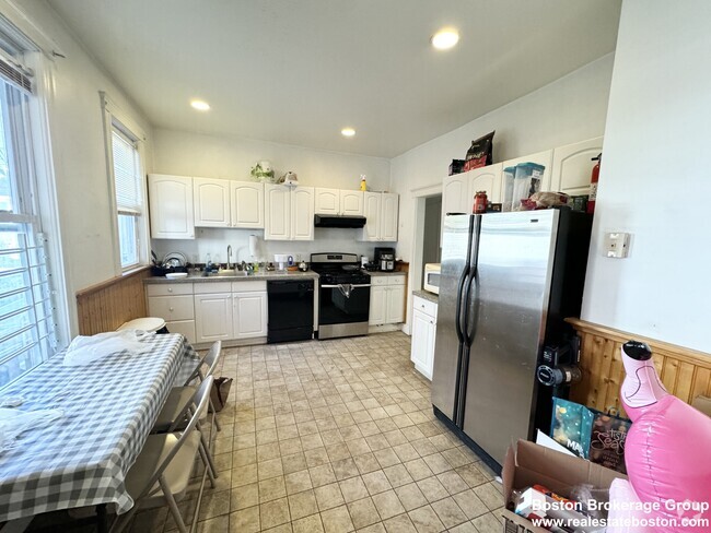 Building Photo - 37 Hillside St Unit 1 Rental