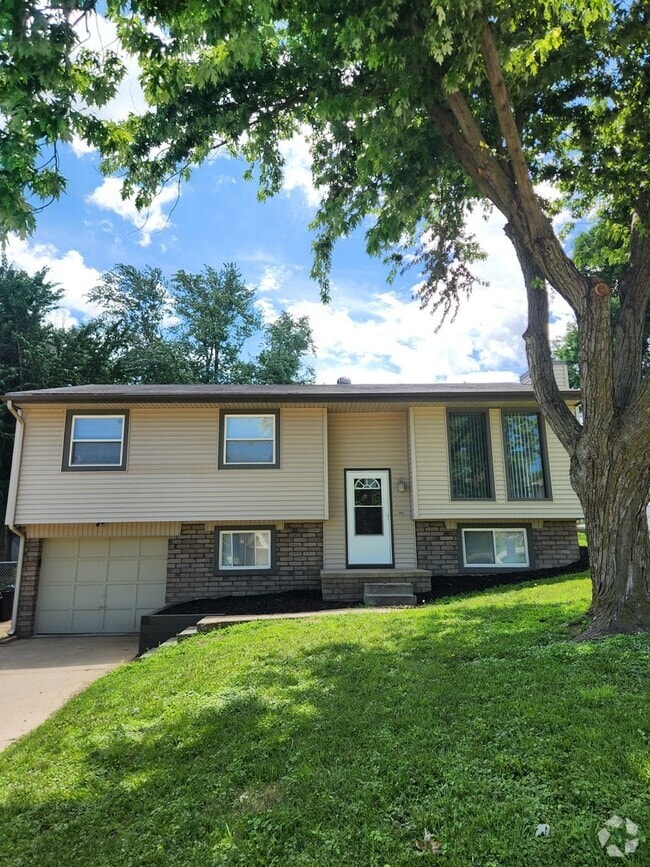 Building Photo - Millard 3/2/1 newly remodeled Rental