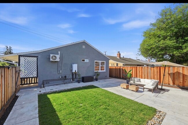 Photo - 641 Toyon Ave