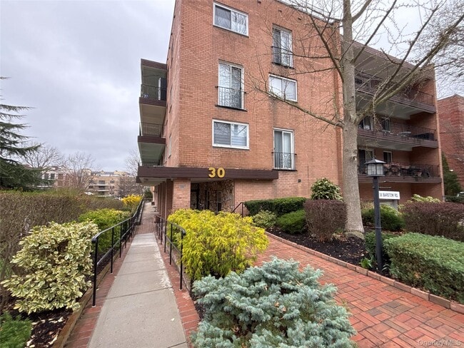 Building Photo - 30 Barstow Rd Unit LL4