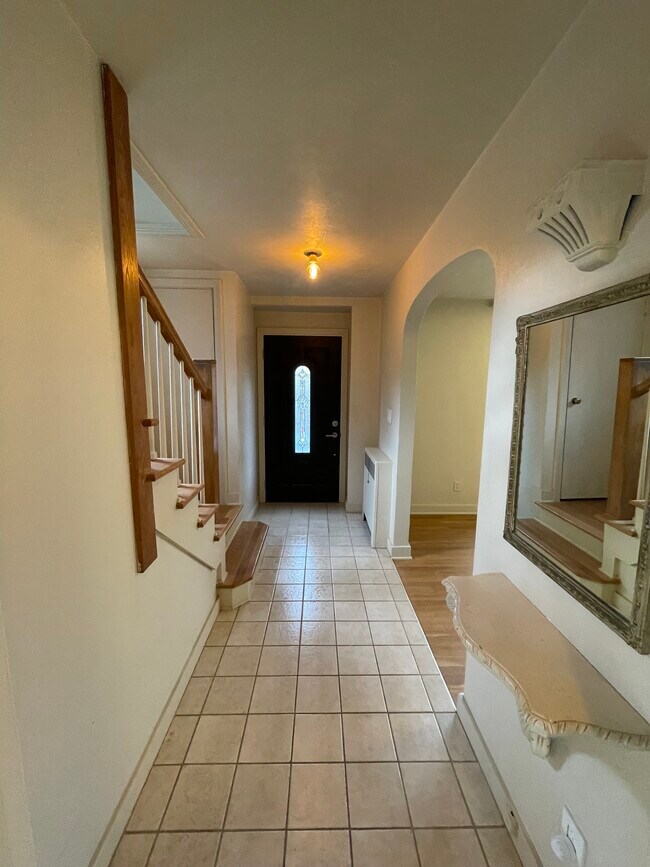 Photo - 206 Eastwood Ave