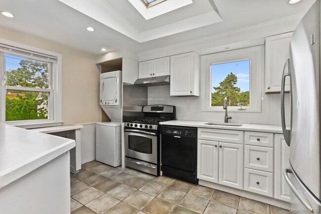 Building Photo - 49 Columbus Ave Rental