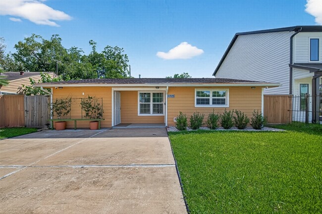Building Photo - 9225 Ashville Dr Rental